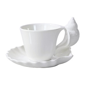 Tasse à café en céramique avec soucoupe, style populaire, style vintage, pour le bureau, la maison, le thé de l'après-midi, avec poignée en forme de coquille en relief - Product Image 5