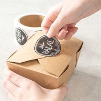 Op maat gedrukte Halal voedsel etiketten, manipulatiebeveiligde stickers voor afhaalverpakkingen, premium waterdichte vinyl etiketten op rol