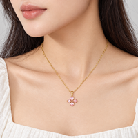 Colliers pendentifs fleuris en alliage de zinc plaqué or avec zircon cubique, bijoux classiques pour femmes à porter au quotidien, chaîne en boîte
