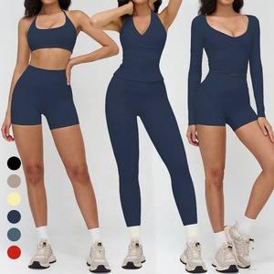 Completo Sportivo da Donna con Top a Collo Alto e Maniche Lunghe, Pantaloncini a Vita Alta e Leggings per Yoga e Fitness - Product Image 5