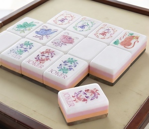 Vente en gros de cartes <span class=keywords><strong>à</strong></span> <span class=keywords><strong>jouer</strong></span> de casino de haute qualité, imprimées sur quatre couches, design luxueux, rose nacré, acrylique, écologiques, durables - Product Image 1