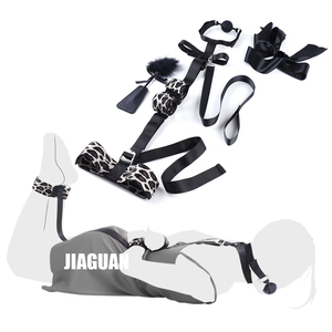 Set <span class=keywords><strong>di</strong></span> giocattoli sessuali per adulti <span class=keywords><strong>di</strong></span> coppia leopardata con stampa Bondage, tra cui manette e imbracatura per uomini e donne - Product Image 1