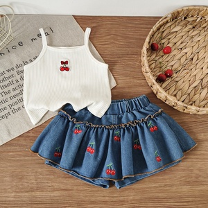 Completo estivo da bambina in 2 pezzi, top a costine e gonna in denim con volant, set di abbigliamento casual - Product Image 1