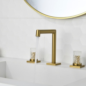<span class=keywords><strong>Robinet</strong></span> de salle de bain à trois trous en verre cristal avec bec en U inversé à angle droit, finition or brossé - Product Image 2