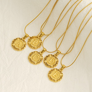 สร้อยคอจี้ตัวอักษร ABC ชุบทองคำแท้ CAIOOCHE สร้อยคอจี้ชื่อสแตนเลสคุณภาพดี เครื่องประดับแฟชั่นสำหรับผู้หญิง - Product Image 3