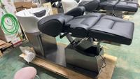 Fauteuil de lavage de cheveux électrique inclinable avec repose-pieds réglable et cuvette en céramique pour salon de coiffure et spa capillaire