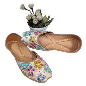 Chaussures pour femmes en cuir de buffle traditionnel indien BS INTERNATIONAL, dessus en cuir véritable, fermeture à bande élastique, pour la course à pied/la marche - Product Image 6