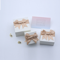 Boîte d'emballage pour bijoux et montres en carton rigide recyclable et écologique avec laminage brillant/mat, revêtement UV et gaufrage