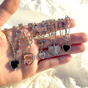 Collar Corazón Rosa Galaxia para Mujer, Lujo Ligero, Diseño Exclusivo, Incrustaciones de Cristal de Alta Gama - Cadena de Aleación con Cuentas Elegante - Product Image 2
