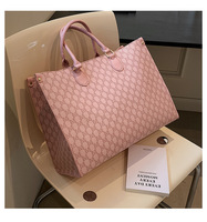 2025 nouveau Design Ins mode chaude PU cuir Messenger sac à bandoulière pour femmes couleur unie Vintage perle chaîne bohème Polyester