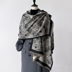 La nouvelle version coréenne de l'écharpe de luxe haut de gamme et légère Daisy, associée à un châle et une cape simple, est polyvalente - Product Image 1