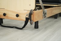 Entrega con Guantes Blancos de Cortesía, Set de Reformer de Pilates Plegable con Marco de Madera Clásica Personalizado para Pedidos de Estudio