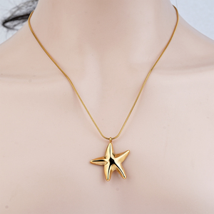 Collar con Colgante de Estrella Chapado en Oro 304 316, Cadena de Serpiente de Aleación, Joyería Minimalista para Uso Diario para Mujer - Product Image 1