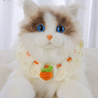 Écharpe de cou de chat réglable en coton fait à la main avec décoration orange accessoire de bavoir pour chien et chat tricoté