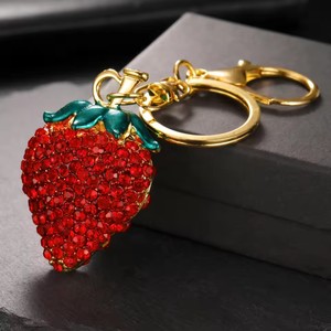 พวงกุญแจจี้คริสตัลรูปสตรอว์เบอร์รี่น่ารัก วัสดุอัลลอยด์ สำหรับผู้หญิงและเด็กผู้หญิง สไตล์คาวาอี้ ของขวัญเครื่องประดับแฟชั่นผลไม้ ขายส่ง - Product Image 6