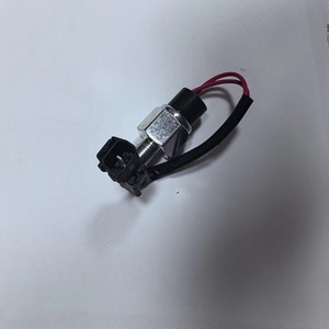 สวิตช์ไฟถอยหลัง 8-98324878-0 สำหรับอีซูซุ 12V อุปกรณ์ช่วยถอยหลังรถยนต์ด้านหลัง - Product Image 4