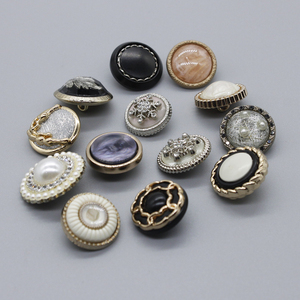 Nouveau Style Logo Personnalisé Couleur Couture Perle Boutons Chemises Bouton pour Sac Tissé Sac - Product Image 3