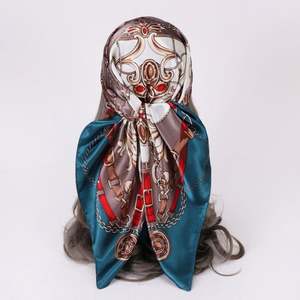 Foulards carrés en satin de soie de 90 cm, design élégant et tendance, imprimés, pour femmes, hijab, protection solaire d'été, bandeaux de poignet - Vente en gros - Product Image 2
