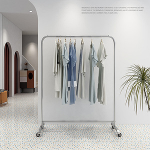 Espositore <span class=keywords><strong>per</strong></span> Abbigliamento in Acciaio Inox Spazzolato Argento Stile Art Déco, con Ruote, <span class=keywords><strong>per</strong></span> Sala Live Streaming - Product Image 2