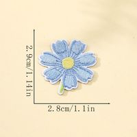 Petites fleurs brodées, patchs thermocollants ou à coudre, adaptés aux accessoires vestimentaires DIY tels que vêtements, sacs et chapeaux