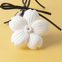 Diffuseur d'huiles essentielles en céramique parfumée FinRu, fleur en porcelaine, désodorisant suspendu pour armoire et voiture