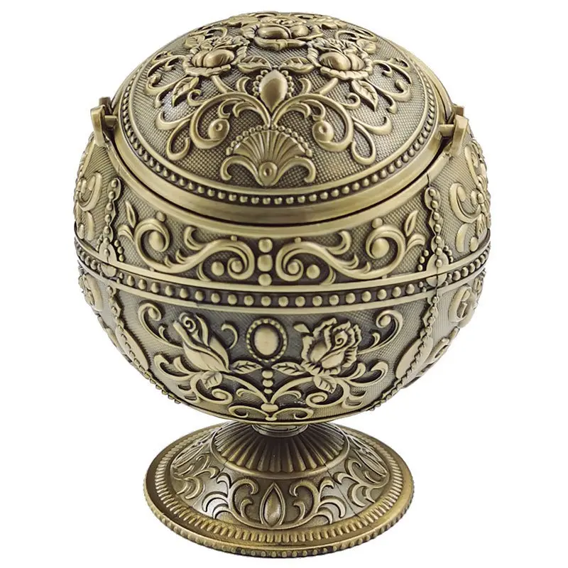 Vente en gros Cendriers avec couvercles Décorations de globes sphériques en métal créatifs et personnalisés Cendriers de ménage de style européen