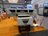 Printer UV Flatbed Univari 6090 Mesin Cetak UV Terbaik Harga Terjangkau Printer UV Flatbed dengan Head Printer I3200