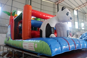 Parcours d'obstacles gonflable Panda pour enfants, idéal pour les locations commerciales en extérieur, en PVC, capacité 500 kg - Product Image 2