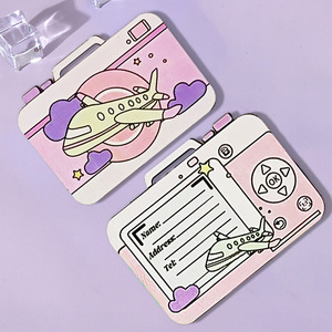 En stock : Étiquettes de bagages créatives en bois, mignonnes et de style dessin animé pour étudiants, cartes d'identité en forme d'avion et étiquettes de bagages. - Product Image 1