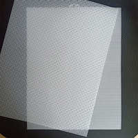 Nouveau design blanc maille artisanat sacs ultra rigide 7 maille point brillant croix tissé à la main et coupé en plastique grille feuille toile