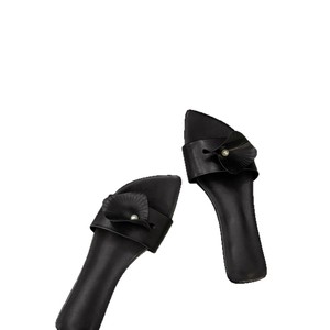 Sandalias de tacón medio con diseño floral de piel de vaca estilo resort, de piel sintética, con punta abierta, para mujer, elegantes, con cierre de gancho y lazo, y cristales. - Product Image 5