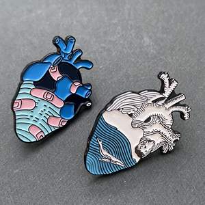 ハートを解剖するためのエナメルブローチ付きカスタムメイドの金属手工芸品 - Product Image 6