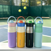 Bouteille d'eau sport isotherme sous vide en acier inoxydable 316 de 700 ml avec couvercle à paille et poignée de transport pour voyage, bureau, école