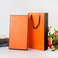 Sac en papier orange avec logo personnalisé imprimé, poignée en ruban, finition mate, luxe, pour vêtements, bijoux, vente au détail et shopping