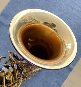 東洋音楽プロ仕様 パープルラッカー仕上げ バリトンサックス - ローア 保護PCフライトケース付き - Product Image 6