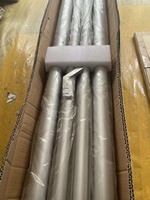 Supports de fond en tuyaux et draperies pour la décoration de mariage