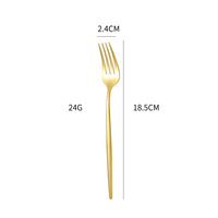 Ensemble de couverts en acier inoxydable, or luxueux et poudré, comprenant couteau, fourchette et cuillère, idéal pour les fêtes