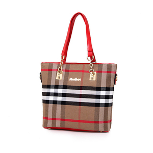 Bolso Tote de PU Personalizado de Diseñador al por Mayor con Cierre de Cremallera y Diseño de Bola de Pelo Sintético - Product Image 3