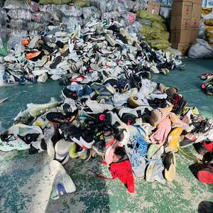 <span class=keywords><strong>Vente</strong></span> en gros de baskets de basketball d'<span class=keywords><strong>occasion</strong></span> pour hommes, de marque originale chinoise, en balles (Fardos de Sapatos Usados) - Product Image 2