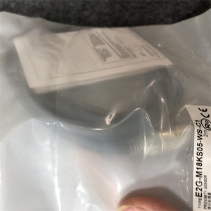 เซ็นเซอร์ตรวจจับวัตถุแบบเหนี่ยวนำ Omron รุ่น E2G-M18KS05-WS-C1 12 ถึง 24 โวลต์ดีซี แบบขั้วต่อสกรู สำหรับเครื่องมือกล - Product Image 2