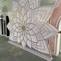 Dekorasi Panggung Acara Pernikahan Desain Baru Bentuk Bunga PVC Cermin Emas Latar Belakang Pernikahan Lotus