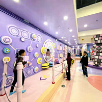 Aire de jeux intérieure sur le thème de l'espace de haute qualité, mur interactif pour enfants, parcours d'obstacles avec grands toboggans