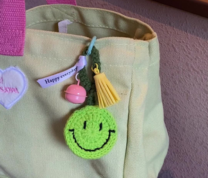 Llavero de ganchillo bohemio hecho a mano con borlas, colgante, accesorios para llavero, dije de cara feliz y diseño de campana tejida, para mochila, cartera y monedero - Product Image 2