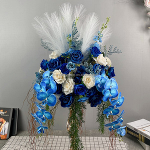 Blaue Orchideen-Pampasgras-Rosen Hochzeitsball-Arrangement Blumen-Tischdekoration im Angebot - Product Image 2