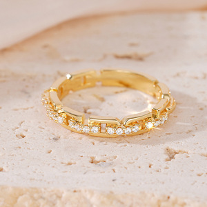 Anello Impilabile con Design a Cerchio, Stile Minimalista per Donne - Product Image 3