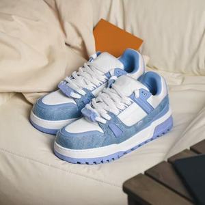 Zapatos Casuales de Alta Calidad para Hombre y Mujer, Diseñados por Expertos, con Características Cómodas y Versátiles - Product Image 1