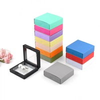 Boîte à bijoux suspendue multicolore en gros avec film transparent en PE et emballage assorti en manchon de papier
