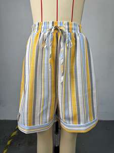 <span class=keywords><strong>Completo</strong></span> Estivo da <span class=keywords><strong>Donna</strong></span>: Top a Maniche Corte a Righe Sopra il Ginocchio <span class=keywords><strong>e</strong></span> <span class=keywords><strong>Pantaloncini</strong></span> da Spiaggia, Set Casual Taglie Forti - Product Image 3