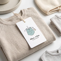 Étiquettes personnalisées en papier avec logo, gaufrées, pour vêtements, avec trou, pour emballage de vêtements