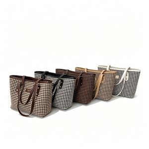 Nouveau sac fourre-tout décontracté de plage, tissé à la main en polyester, grande capacité, design ajouré, collection Printemps 2026, modèle ouvert - Product Image 1